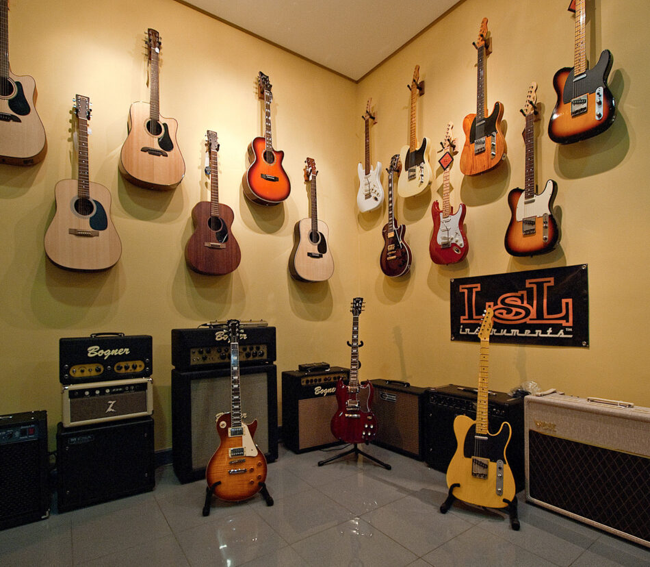 Reportaje fotográfico de la tienda EGM Guitar Shop (València)